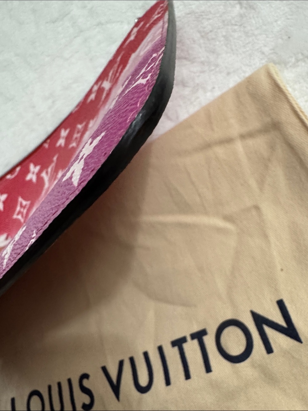 Louis Vuitton Authentic Pink to Red Gradient Monogram Wristlet - Picture 6 of 14